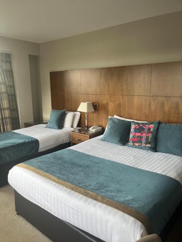 2 twin beds