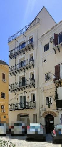 Crihouse, Palermo