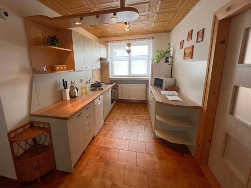 ห้องครัว, Apartmán U Jiroutů (Apartman U Jiroutu) in โรคิตนิซ วี ออร์ลิซคิช ฮอราค