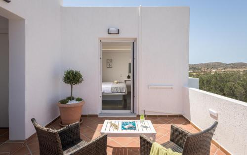 A környék, Avra Milos near Mílosz-szigeti nemzeti repülőtér