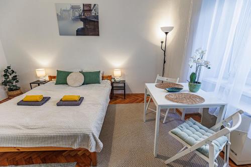 Beat of the City - cozy downtown studio, Budapest