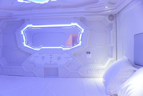 Small Single Capsule  room in Kapsul Express Mérida