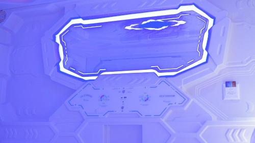 Small Single Capsule  image 1