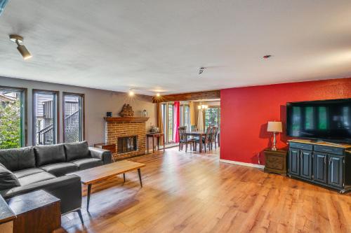 Near Downtown and Fishing Anchorage Escape!