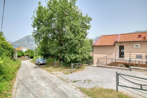 Two-bedroom apartment with sea view - image 2