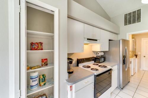 Deltona Vacation Rental with Patio Near Orlando! in Deltona, USA