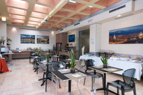 Hotel Plaza - image 12