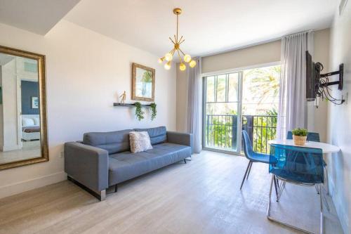 King Bed-Apt with Rooftop Pool-Bar D303 in Miami Beach, USA