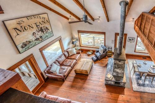 Meredith Ranch Chalet and Guest House in Livingston, USA