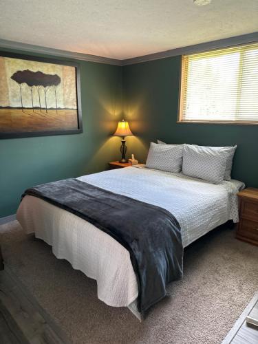 Cozy cabin in เคลียร์วอเตอร์ (BC)