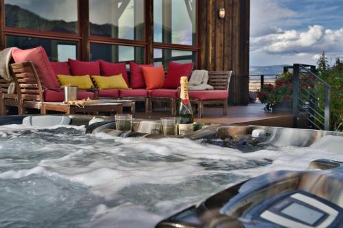 Yellowstone Beach Club in Pray, USA