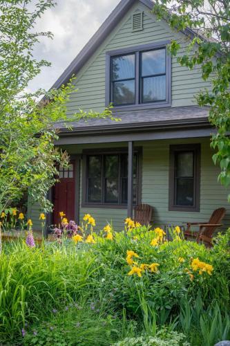 Garden House in Livingston, USA
