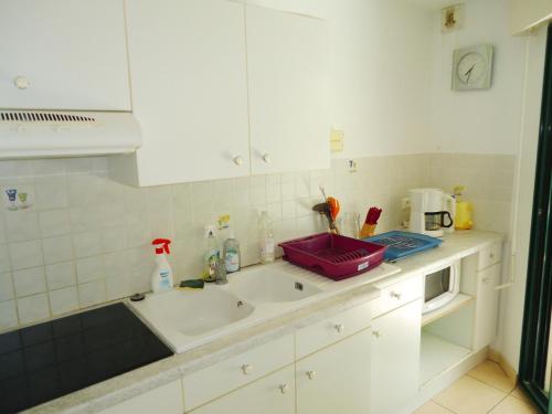 One-Bedroom Apartment with Garden View image 4