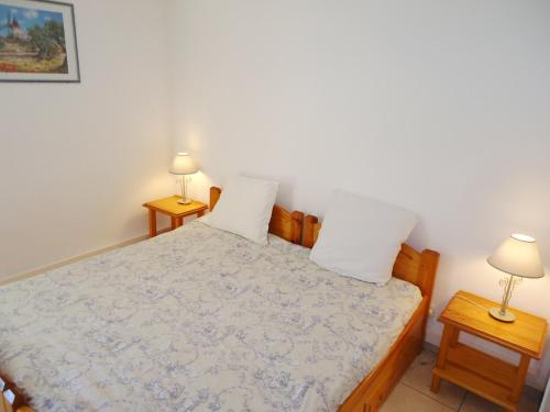 One-Bedroom Apartment with Garden View image 2
