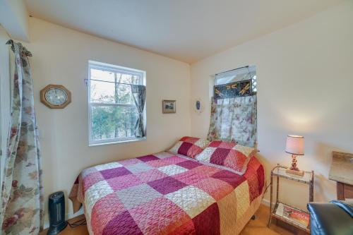 Cozy Rogers Studio Apt with Lake Access and Fire Pit! in Rogers, USA