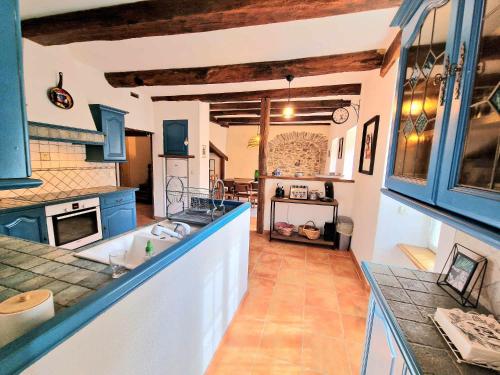 Konyha, MAISON DE VACANCES - Jardin, barbecue et charme in Cassagnes-Begonhes