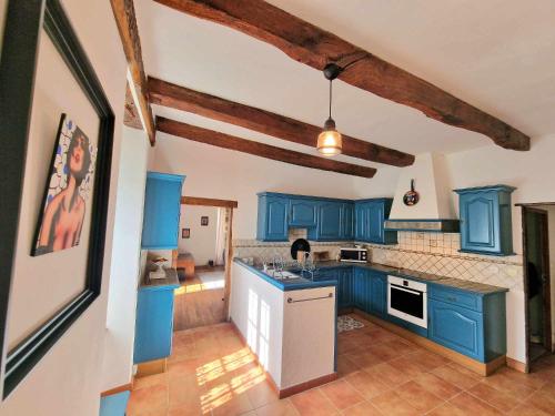 Konyha, MAISON DE VACANCES - Jardin, barbecue et charme in Cassagnes-Begonhes