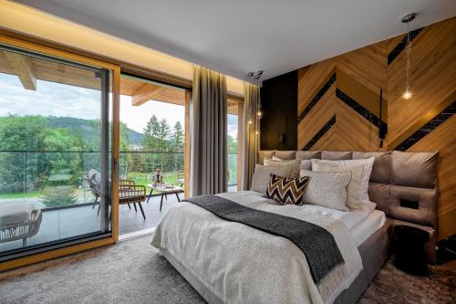1 queen bed, 1 sofa bed