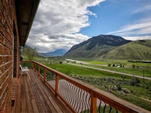 Saddle Ridge Retreat in Gardiner, USA