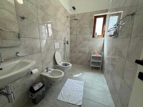 Apartment with Balcony, Tirana (photo 9)
