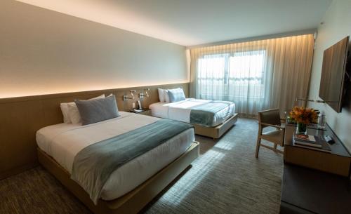 Deluxe Room with Two Queen Beds image 3