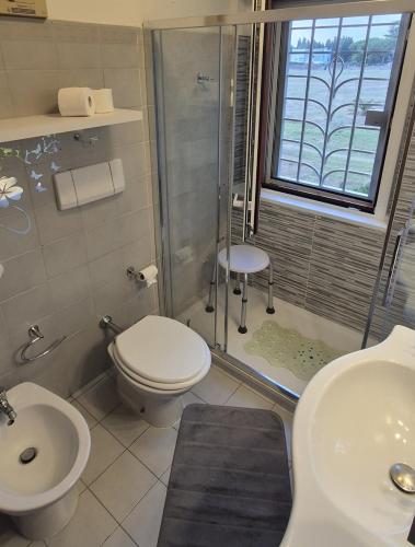 EUR Fenix Apartment free parking family, Рим (фото 8)