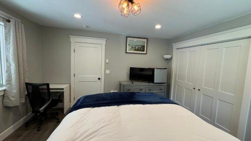 Seadmed, En-suite with separate entrance in Point Roberts