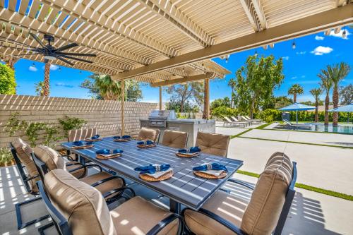 Cinema Putting Green Ping Pong Volley Basketball in Bermuda Dunes, USA