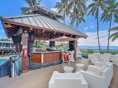 Stylish Ocean Beach Retreat Beach Service 1009 in Miami Beach, USA