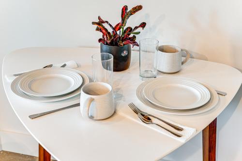 Modern Nashville Condo 5 Mi to Downtown! in Nashville, USA