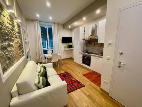 LEO'S HOME 3