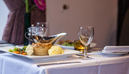 Warren Lodge - main image