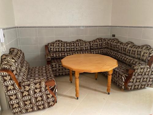 Mooie gemeubileerde appartement 4e etage midden in de stad in 알 호세 이마