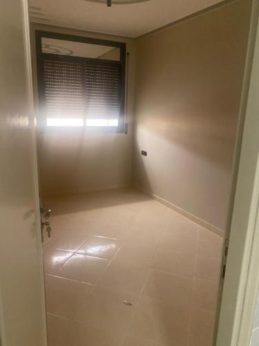 Mooie gemeubileerde appartement 4e etage midden in de stad in 알 호세 이마