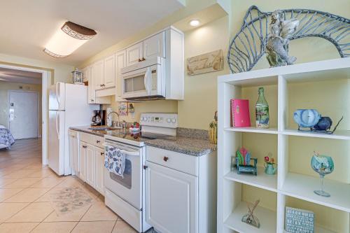 Myrtle Beach Condo with Atlantic Views and Resort Perks - image 8