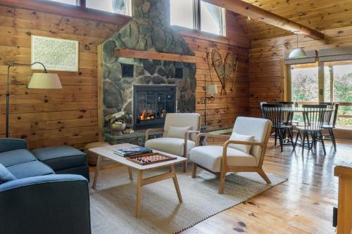 Dream House with Foosball and Fire Pit in Roscoe, USA