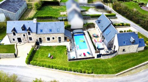 Deux gites a la campagne 14 pers piscine jacuzzi gîte à louer Kerdalaës
