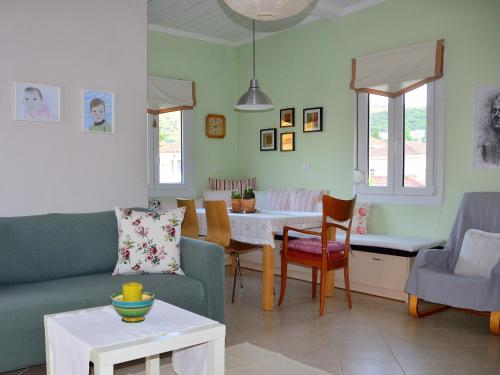 Family and Relaxing House in a Village - Monodendrion Family and Relaxing House in a Village - Monodendrion