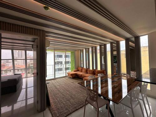 3B - Simply Fabulous - 4BR Apartment!