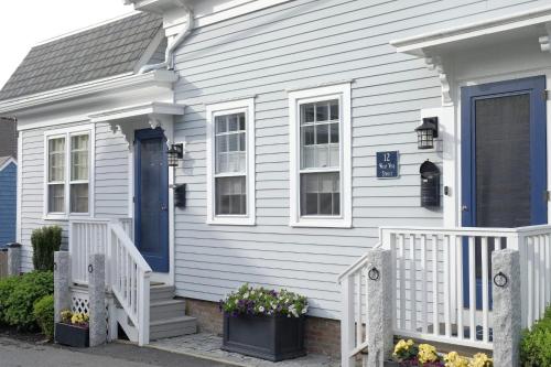 NEW AC 1 Bedroom w Private Deck & Patio