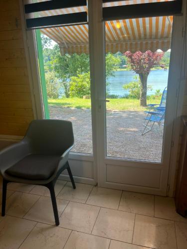 Iekārtas, Chalet les pieds dans l'eau, Accès privé au lac (Chalet les pieds dans l'eau, Acces prive au lac) in Laroquebrou