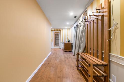 Charming Retreat on Cypress Street, Your Home Away from Home in Vancouver, Canada