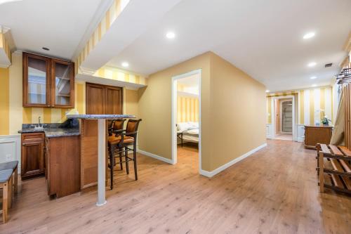 Charming Retreat on Cypress Street, Your Home Away from Home in Vancouver, Canada