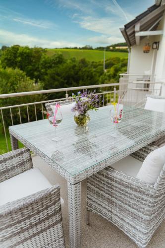 Balkons/terase, Ferienwohnungen CASA TAMALTIO am Moselradweg - Nähe Trier und Luxemburg (Ferienwohnungen CASA TAMALTIO am Moselradweg - Nahe Trier und Luxemburg) in Oberbillig