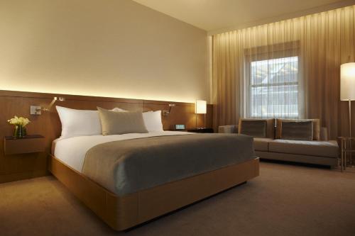 Premier City View One King Bed image 2