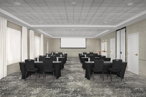 Hilton Garden Inn Hoffman Estates - image 2