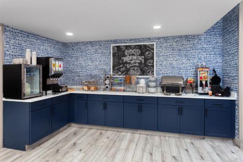 AmericInn by Wyndham Eagle River Downtown - 식음료(F&B)