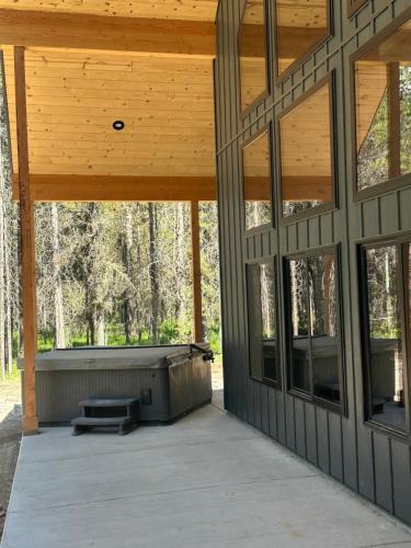 Brand new Bills Island cabin in Island Park, USA