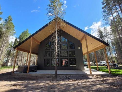 Brand new Bills Island cabin in Island Park, USA