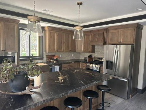 Brand new Bills Island cabin in Island Park, USA